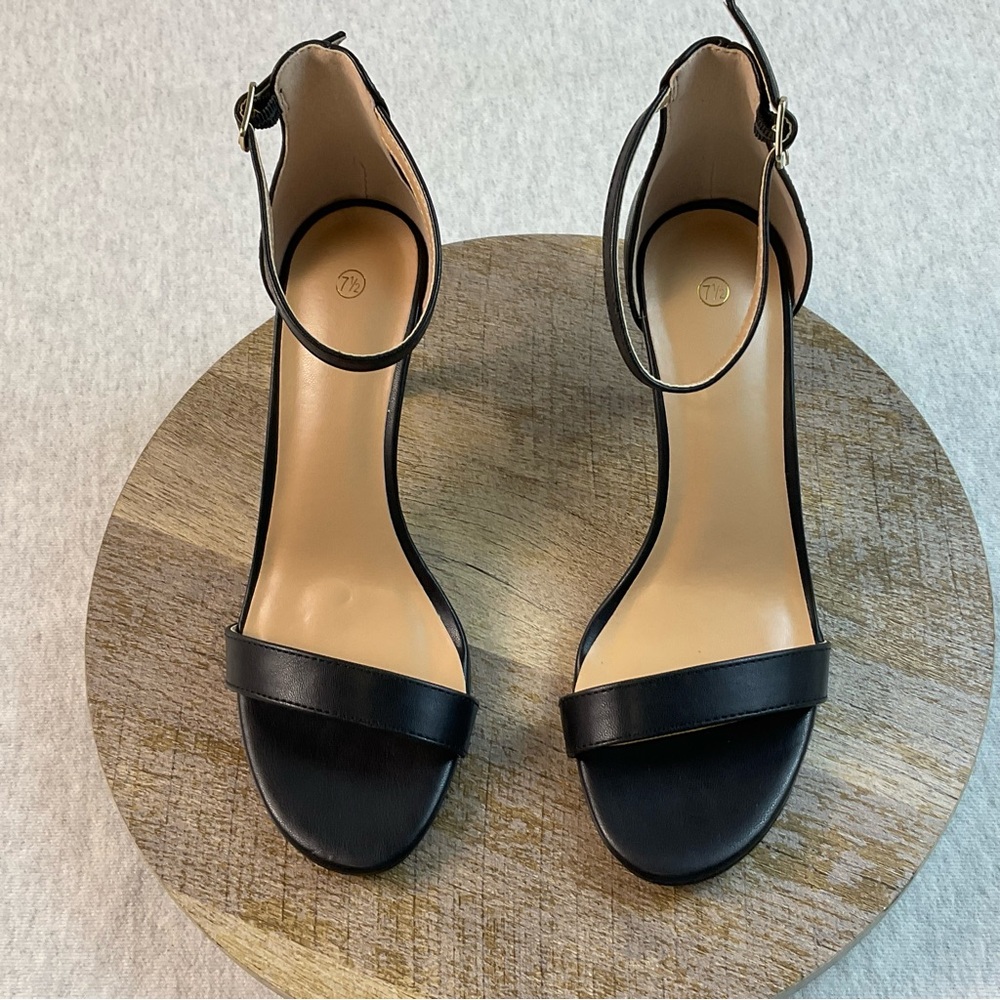 FAUX LEATHER WOMEN’S ANKLE STRAP OPEN TOE PUMP HEELS SIZE: 7.5 COLOR: BLACK